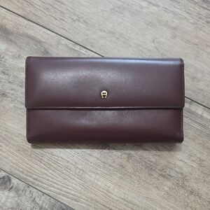 Etienne Aigner Vintage burgundy Kiss Lock leather wallet